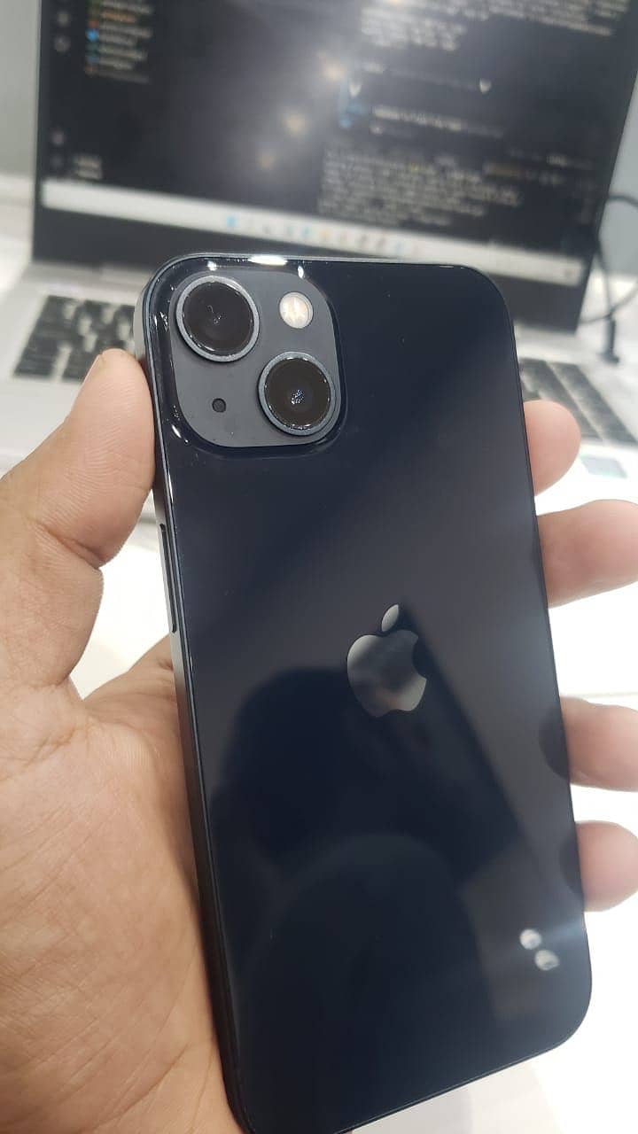 Apple iPhone 13 0