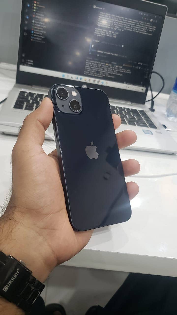 Apple iPhone 13 2