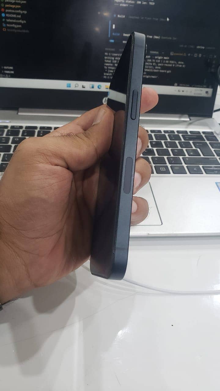 Apple iPhone 13 4
