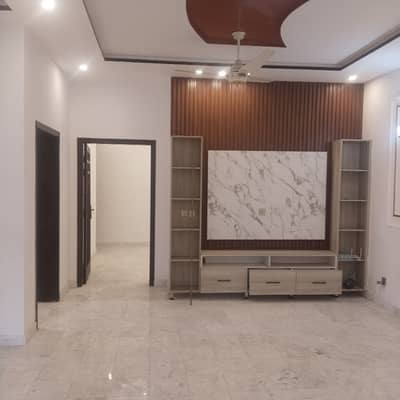 5 MARLA INDEPENDENT UPPER PORTION AVAILABLE FOR RENT