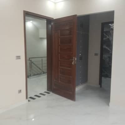 10 MARLA UPPER PORTION AVAILABLE FOR RENT