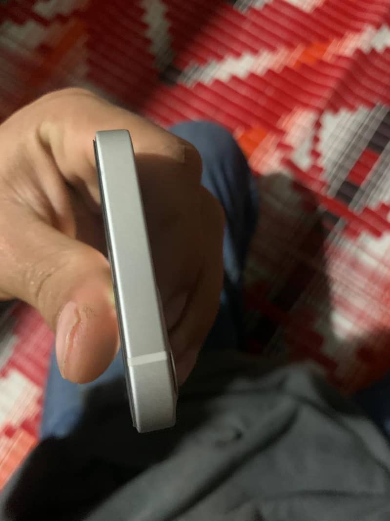 Apple iPhone 12 mini 4