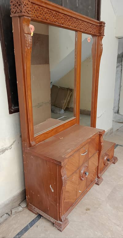 2 years used dressing table
