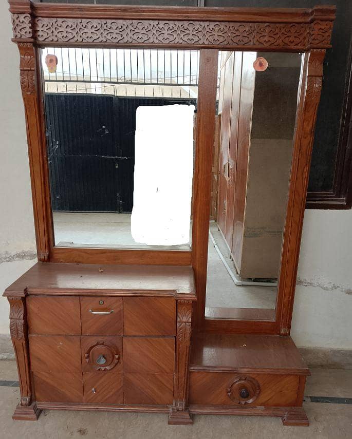 2 years used dressing table 1