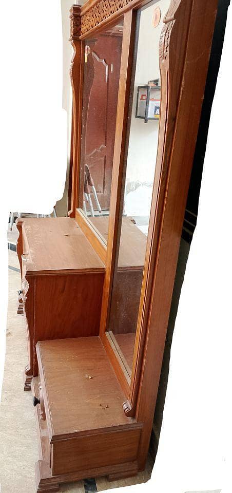 2 years used dressing table 2
