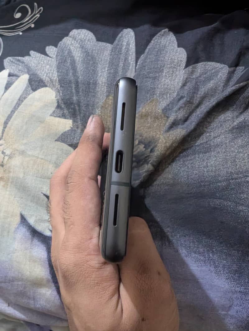 Google Pixel 7 4