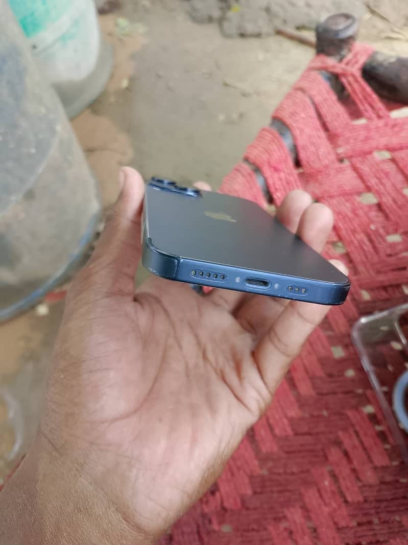 iPhone 14 4