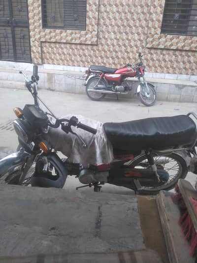 Honda CD 70 achi halat ma ha