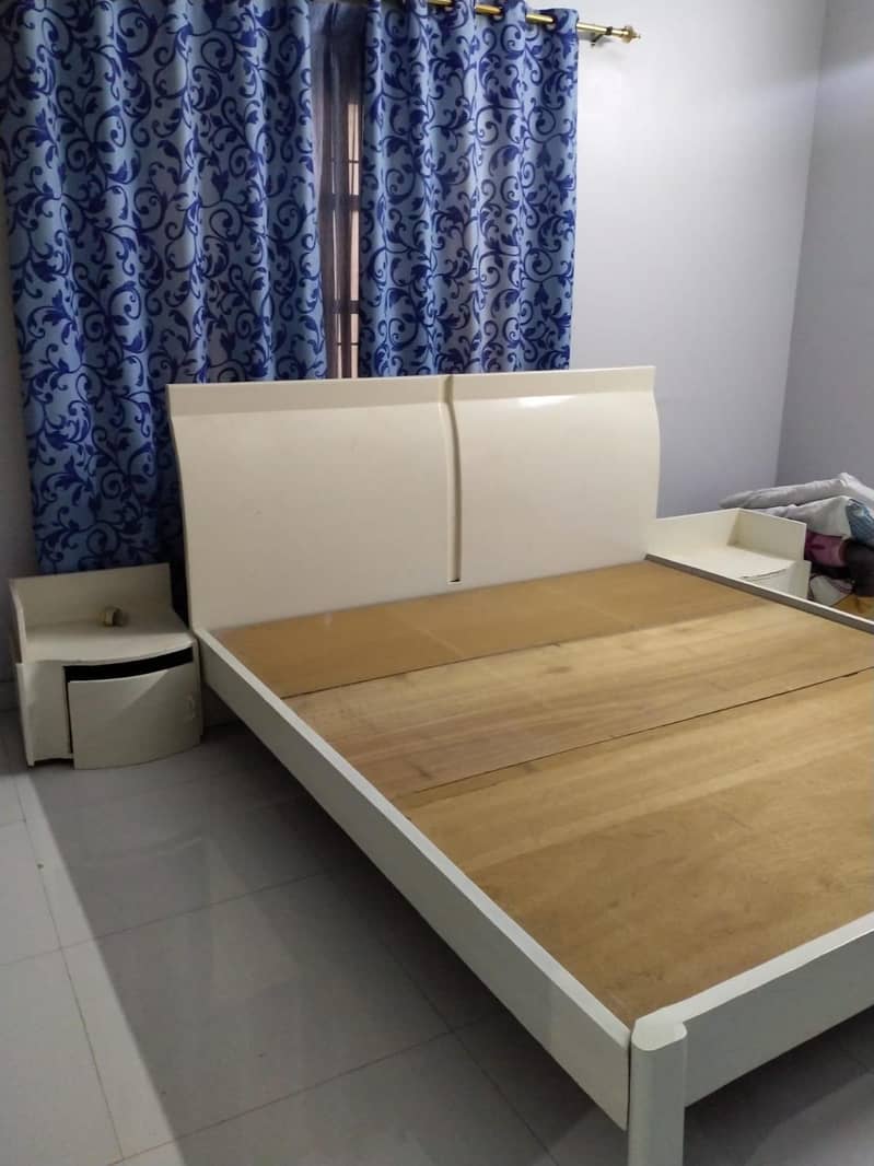 White bed 1