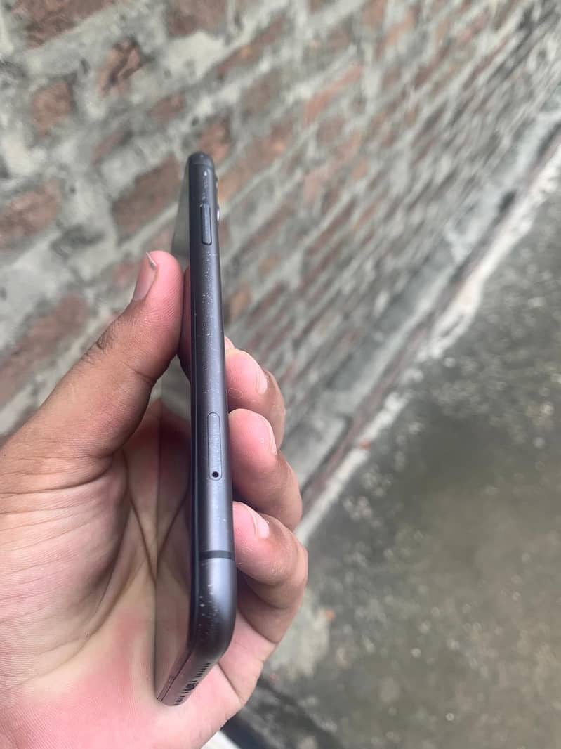 Apple iPhone 11 3