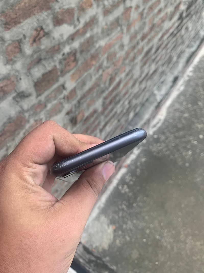 Apple iPhone 11 4