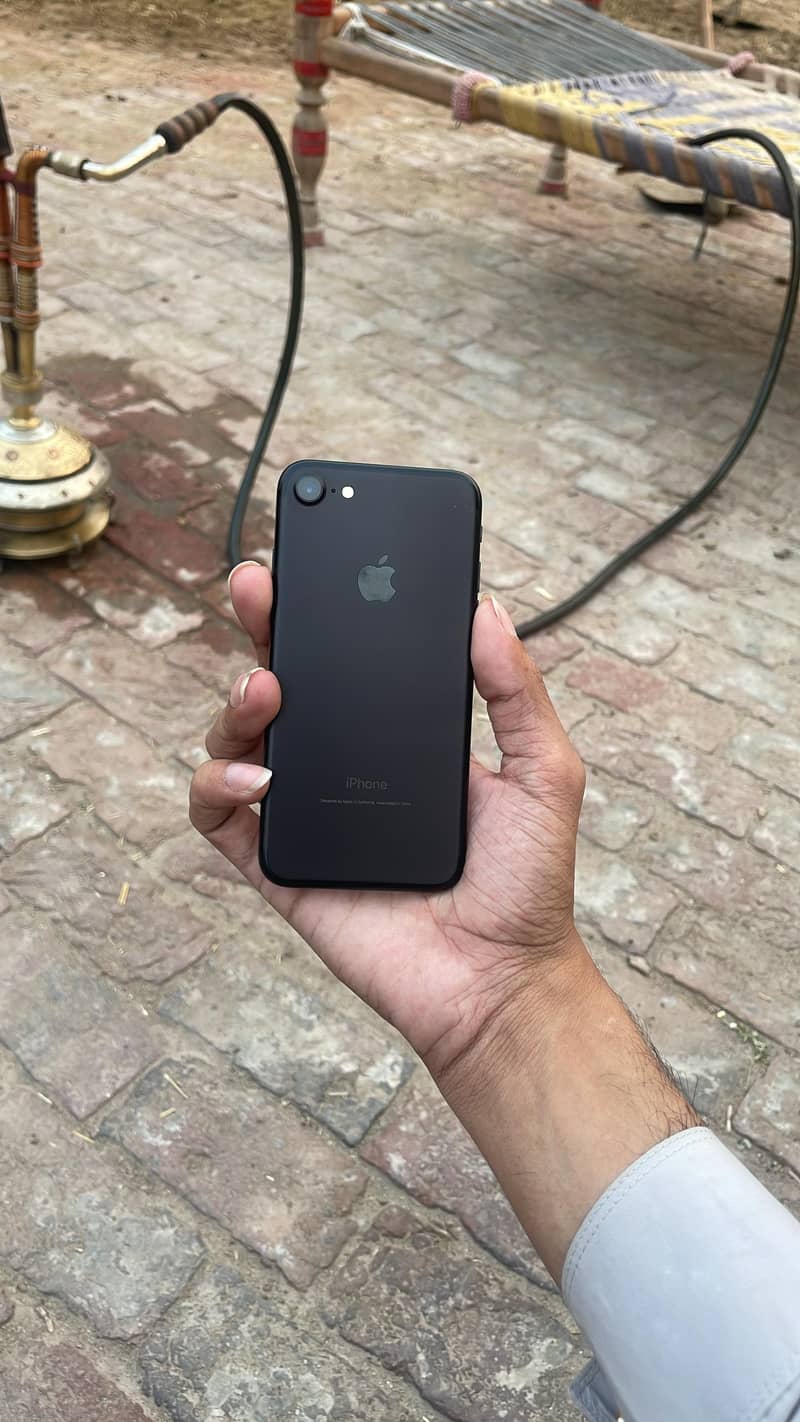 Apple iPhone 7 0