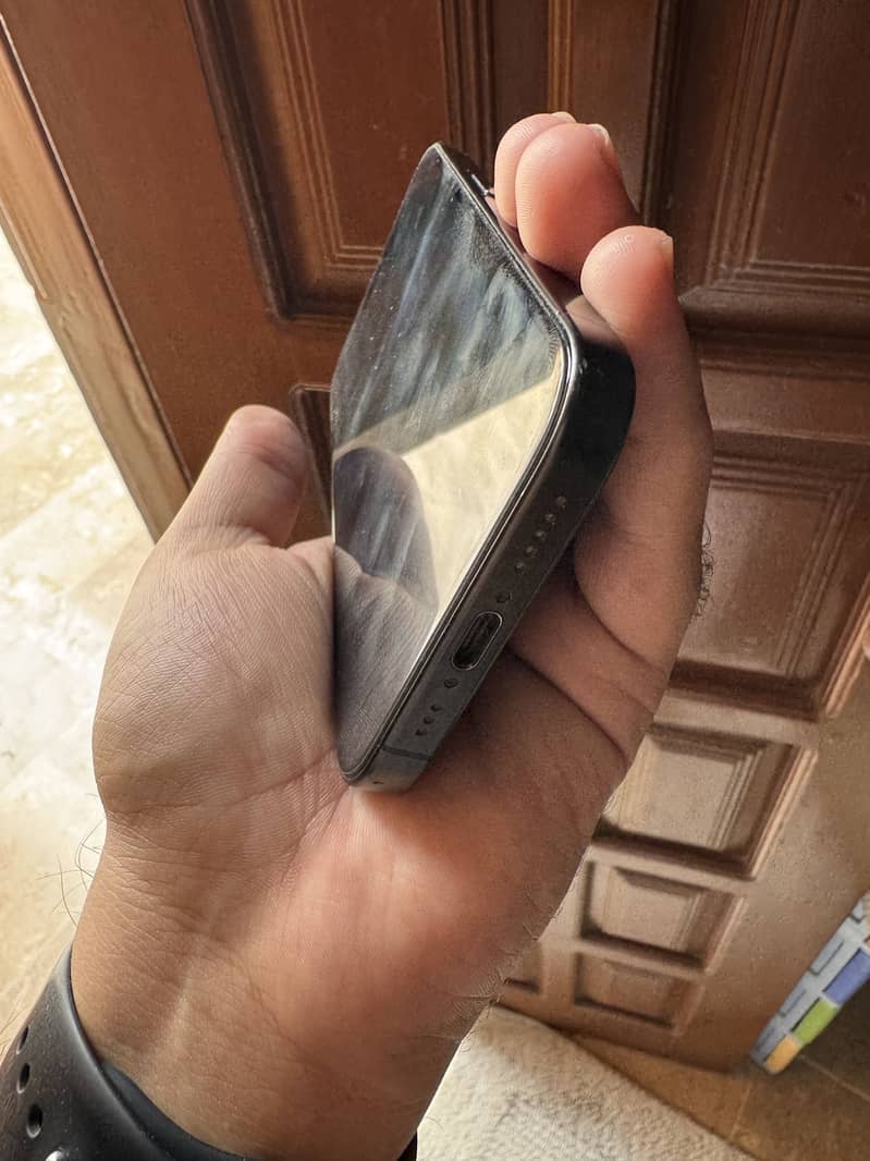 Apple iPhone 15 Pro 2