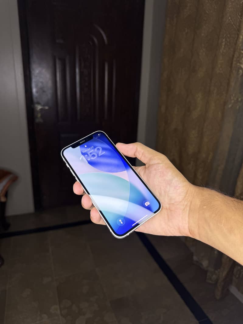Apple iPhone 12 3