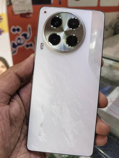 Tecno CAMON 30