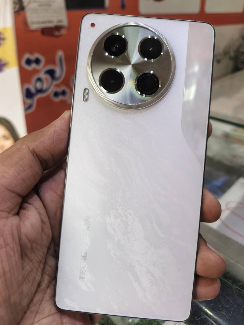 Tecno CAMON 30 0