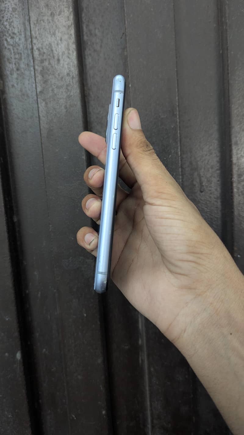 Apple iPhone 11 3