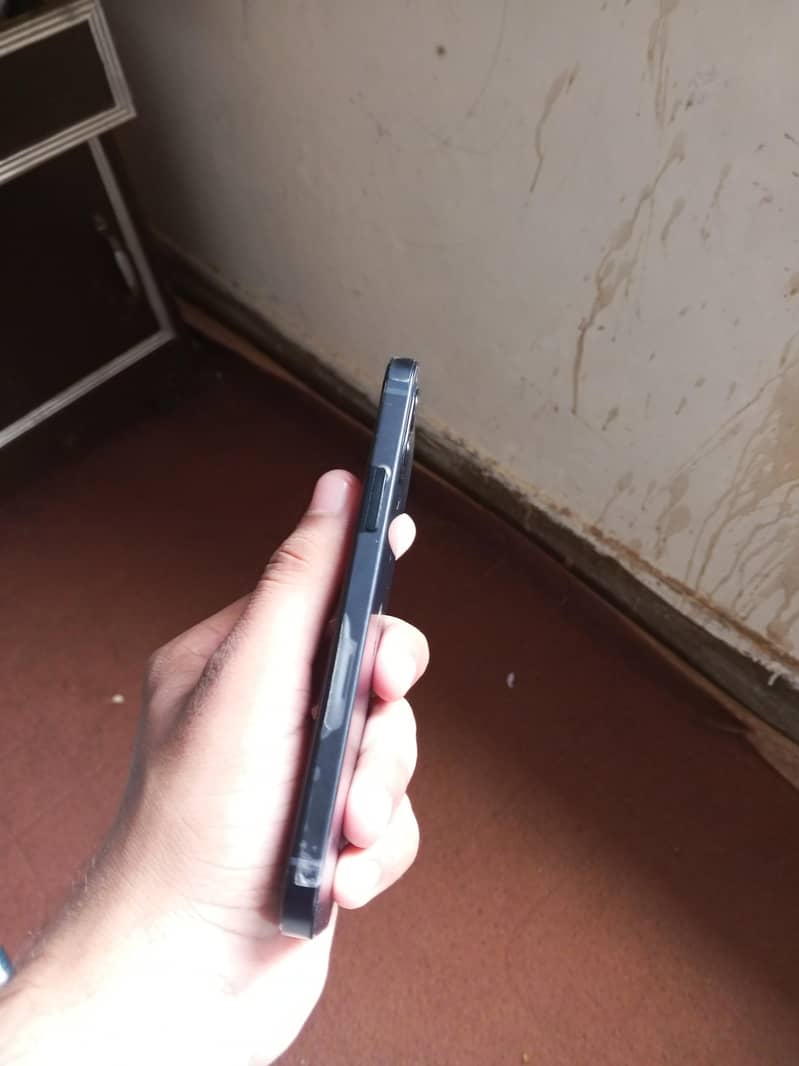 Apple iPhone 12 2