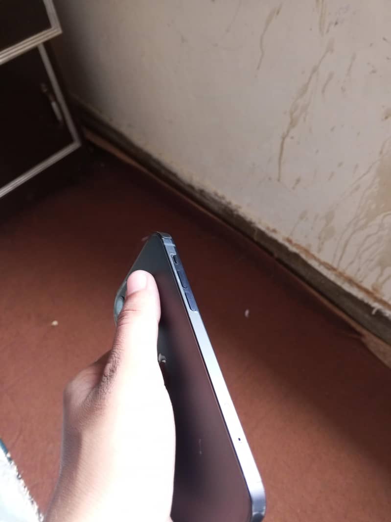 Apple iPhone 12 3