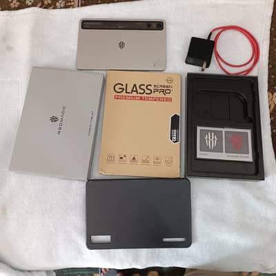 red magic astra 16+12 GB 512 ram 10/10