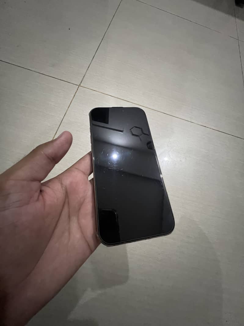Apple iPhone 16 Pro Max 3