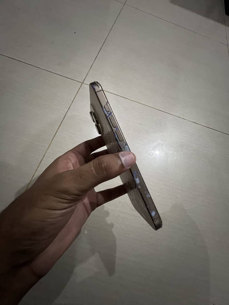 Apple iPhone 16 Pro Max 5