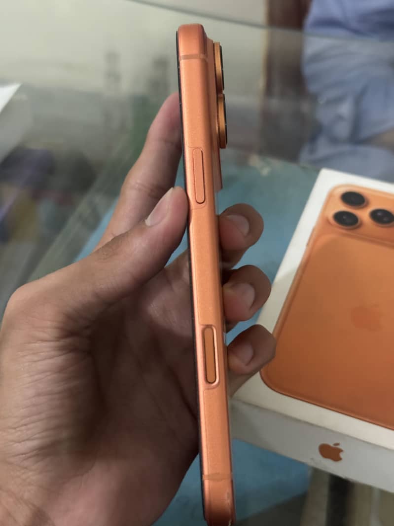 Iphone 17 pro max 4
