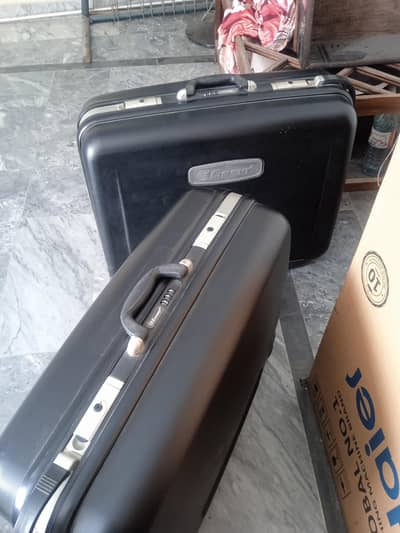 biggest strong quality imported travelling trolley bags