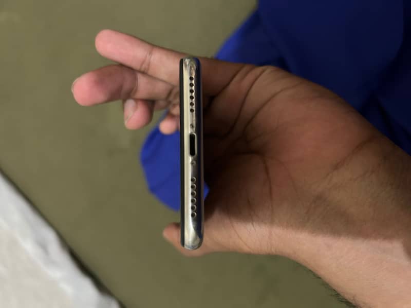 Apple iPhone X 3