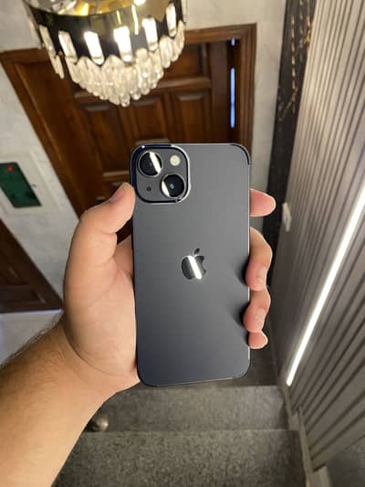 Apple iPhone 13 in Apple warranty