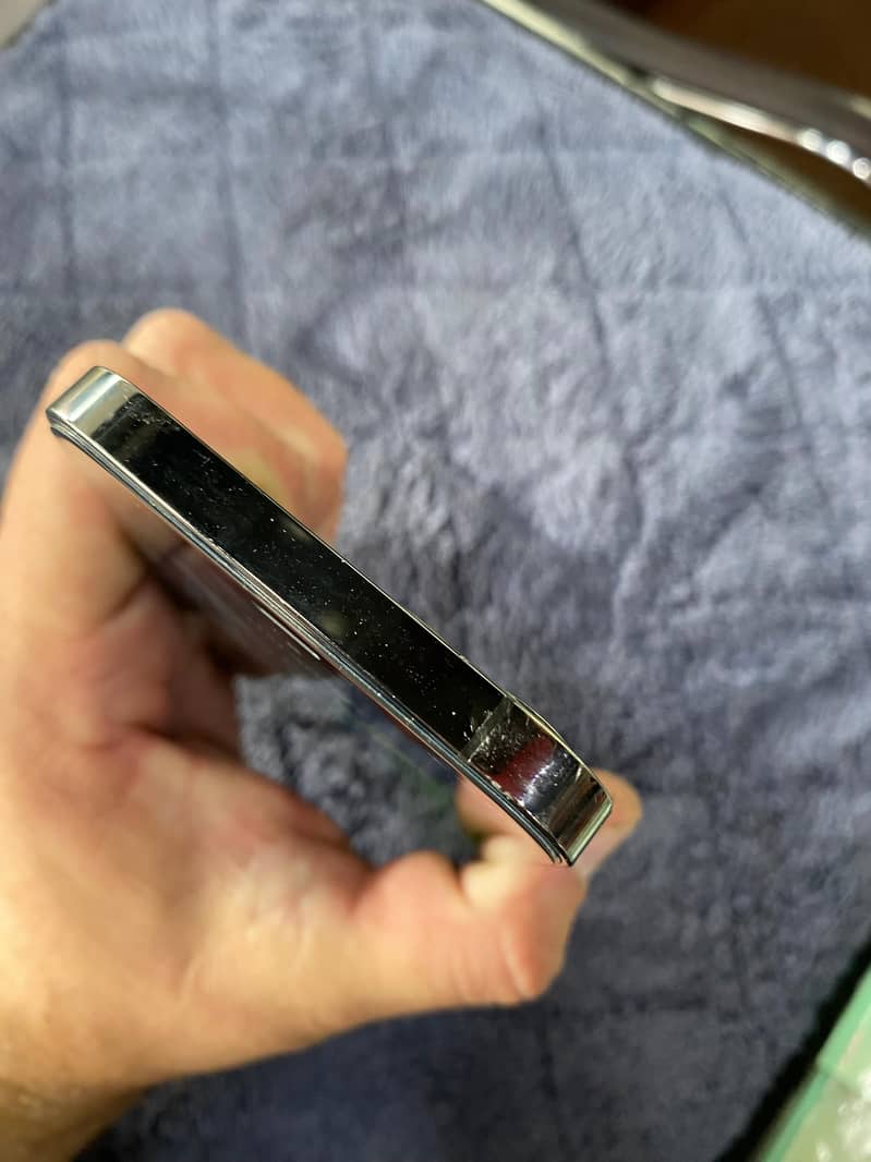 Apple iPhone 12 1
