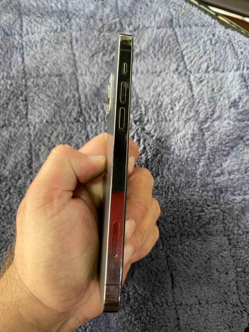 Apple iPhone 12 3