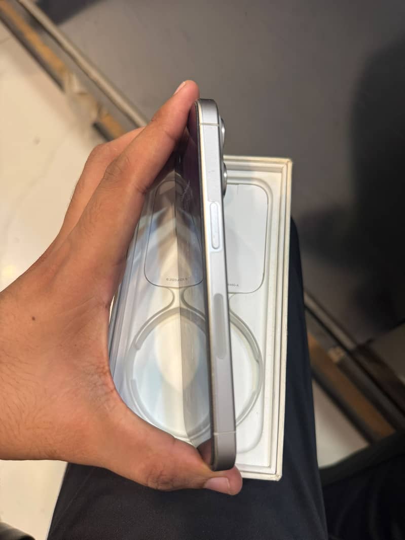 Apple iPhone 15 Pro 2