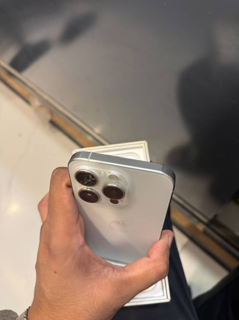 Apple iPhone 15 Pro 3