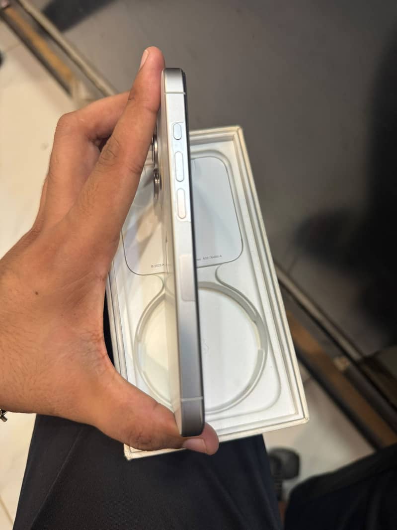 Apple iPhone 15 Pro 4