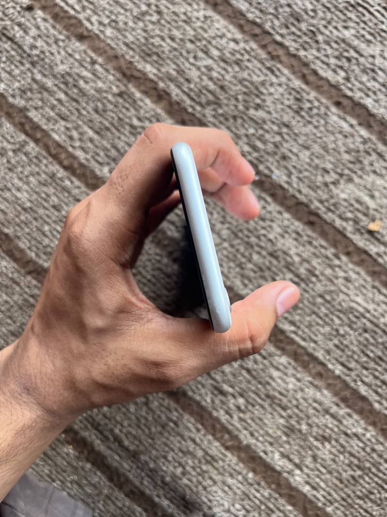 Apple iPhone SE 2 1