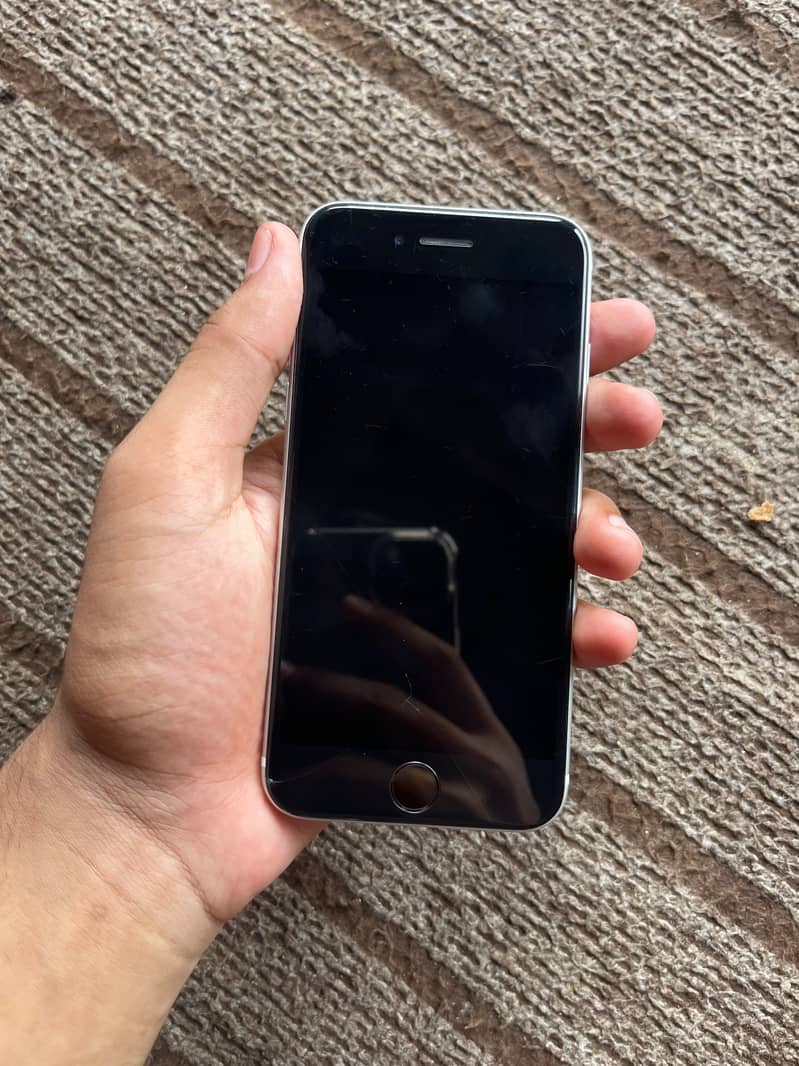 Apple iPhone SE 2 6