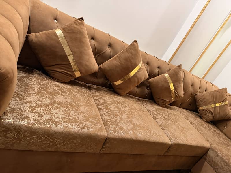 10/10 condition L shape sofa 0