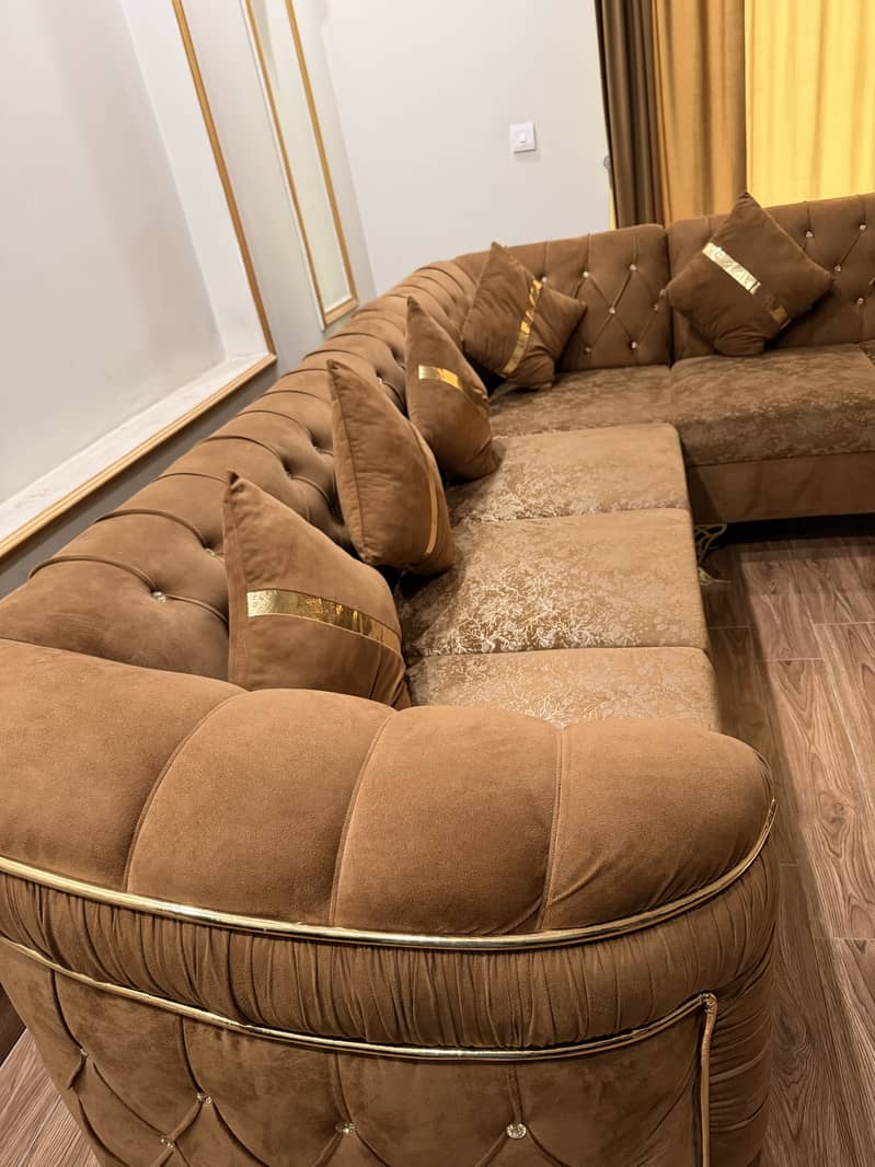 10/10 condition L shape sofa 1