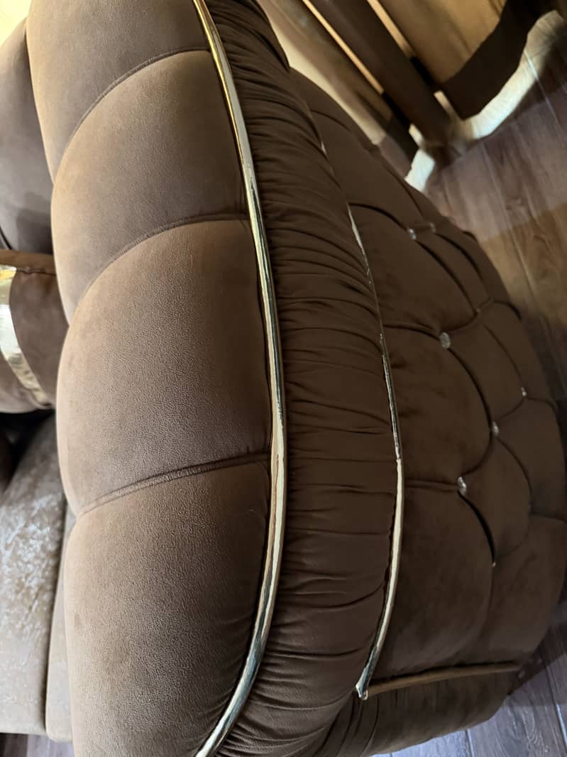 10/10 condition L shape sofa 4