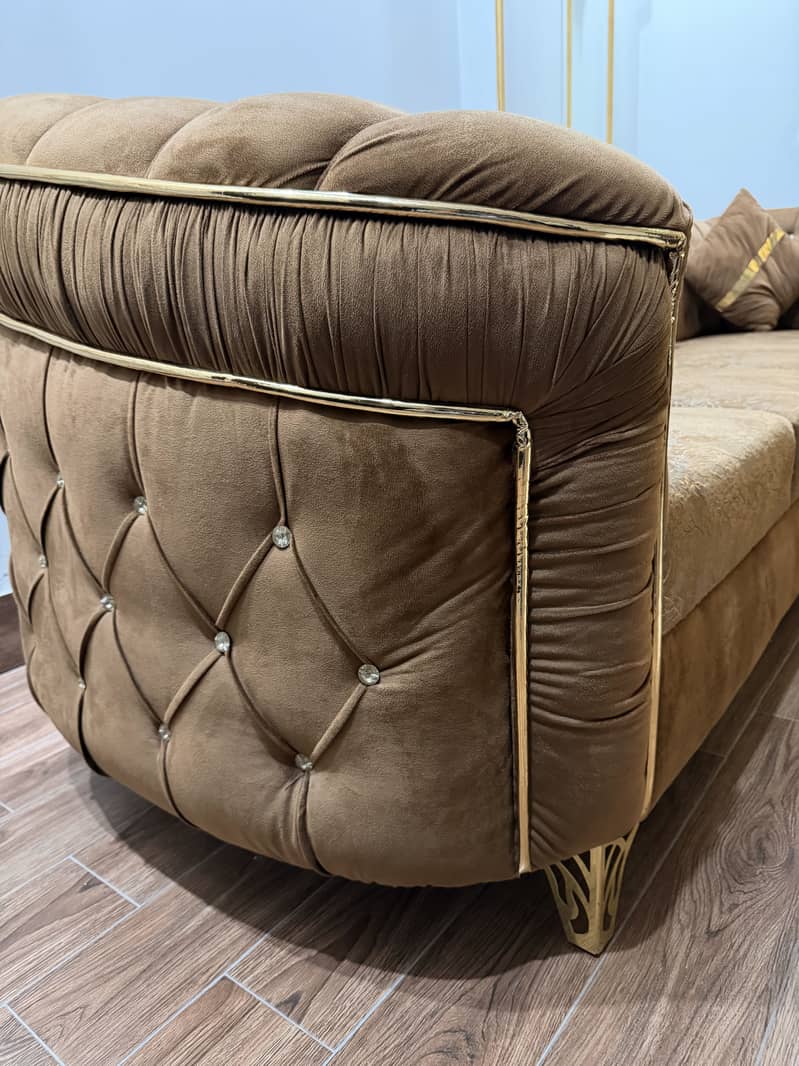 10/10 condition L shape sofa 5