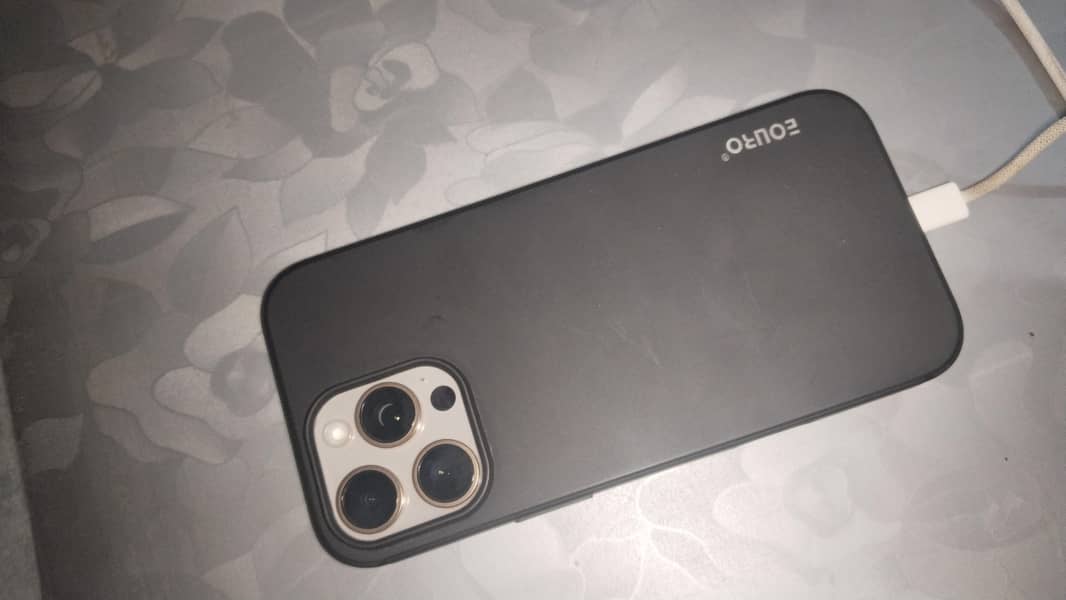 Apple iPhone 16 Pro Max 0