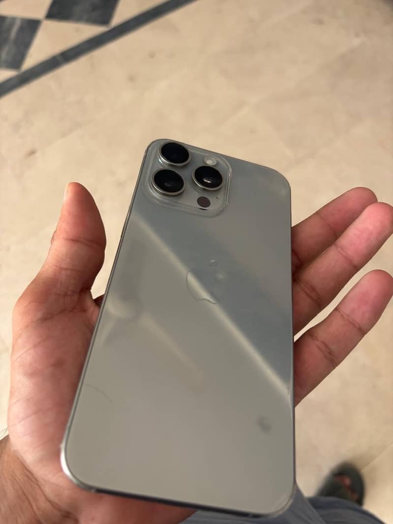 iPhone 15 pro max 2