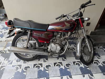 Honda 125 in Red