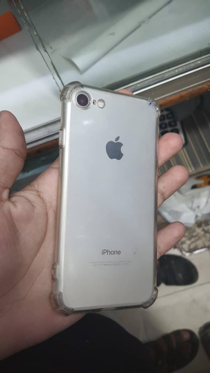 Apple iPhone 7 1