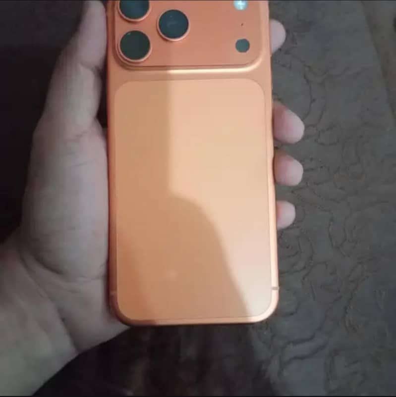 Apple iPhone 17 Pro Max 4
