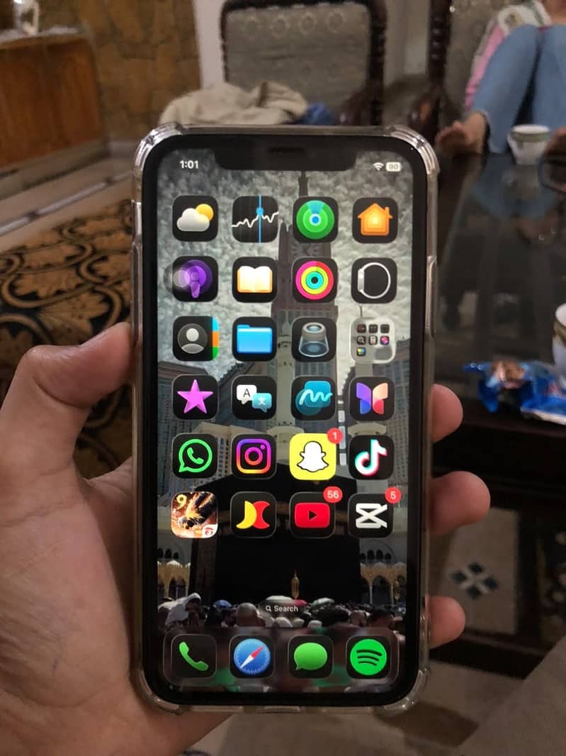 Apple iPhone 11 4