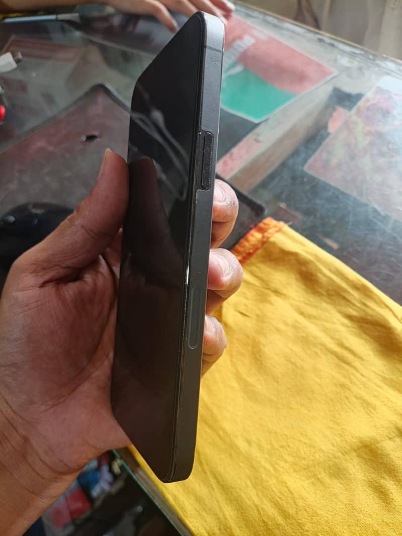 iPhone 13 Pro Max 5