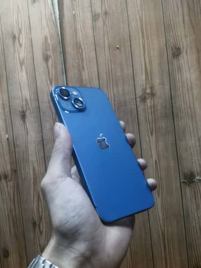 Apple iPhone 13