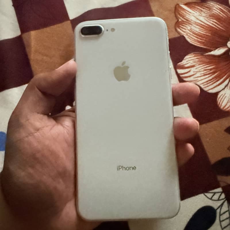 Apple iPhone 8 Plus 1